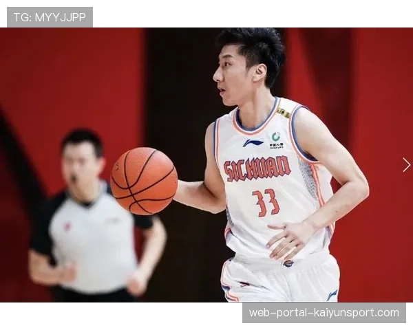 老将韩硕的智慧:节奏变化如何创造更好的传球空间